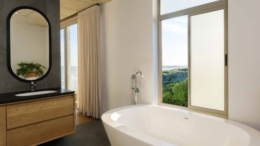 5 Bedroom Property for Sale in Suiderstrand Western Cape